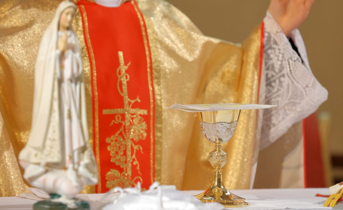 szata liturgiczna księdza